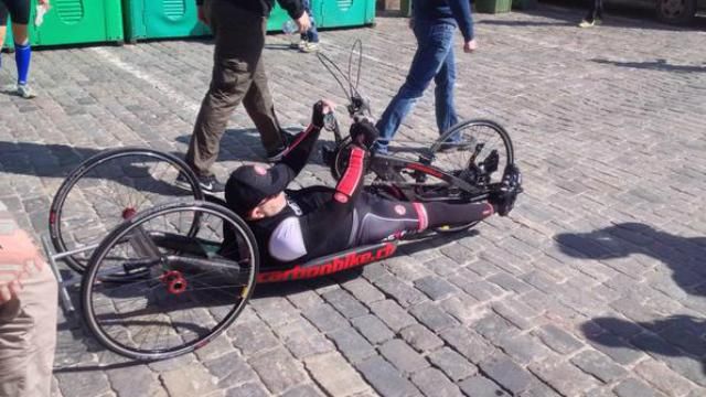 Кернес на спеціальному велосипеді взяв участь у марафоні Кернес на спеціальному велосипеді взяв участь у марафоні