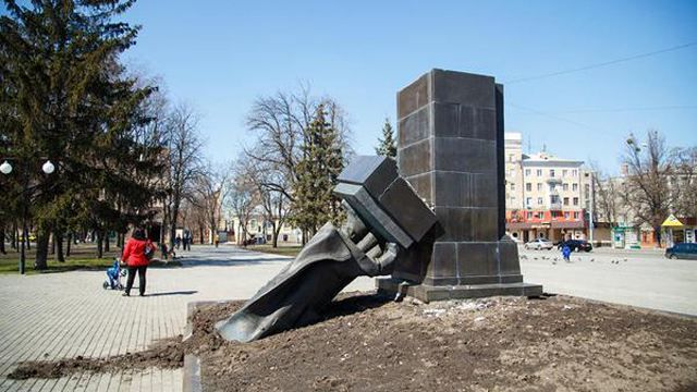 Кернес вимагає від міліції пояснень стосовно знесення пам'ятників Кернес вимагає від міліції пояснень стосовно знесення пам'ятників