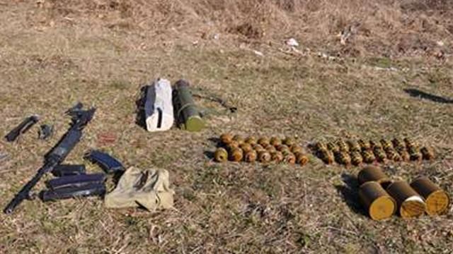 В Житомирской области СБУ нашла тайник с оружием В Житомирской области СБУ нашла тайник с оружием