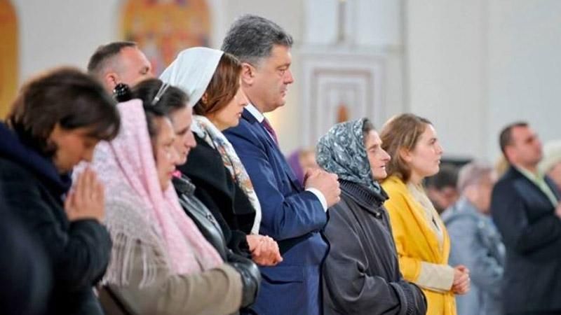 Порошенко вночі помолиться за мир в  Україні