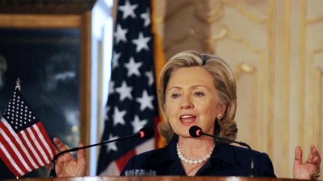 Клинтон заявила, что хочет заменить Обаму Клинтон заявила, что хочет заменить Обаму