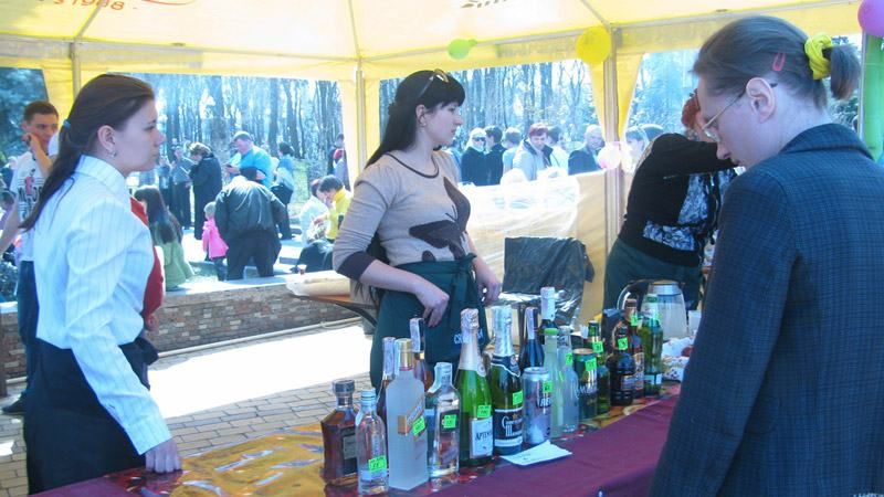 Великдень у Донецьку: алкоголь, танці і паска "з-під автомата"