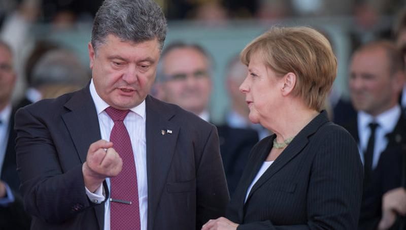 Порошенко пожаловался Меркель на эскалацию конфликта боевиками