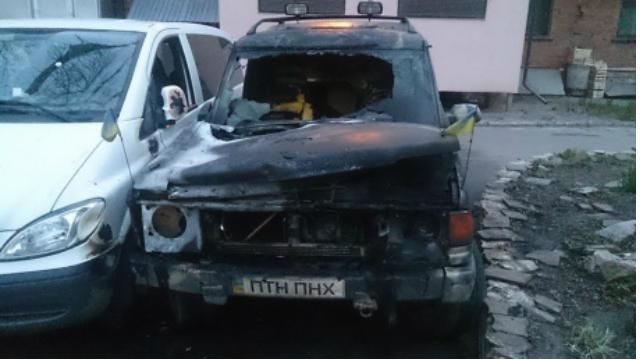 В Харькове сожгли авто активистов В Харькове сожгли авто активистов