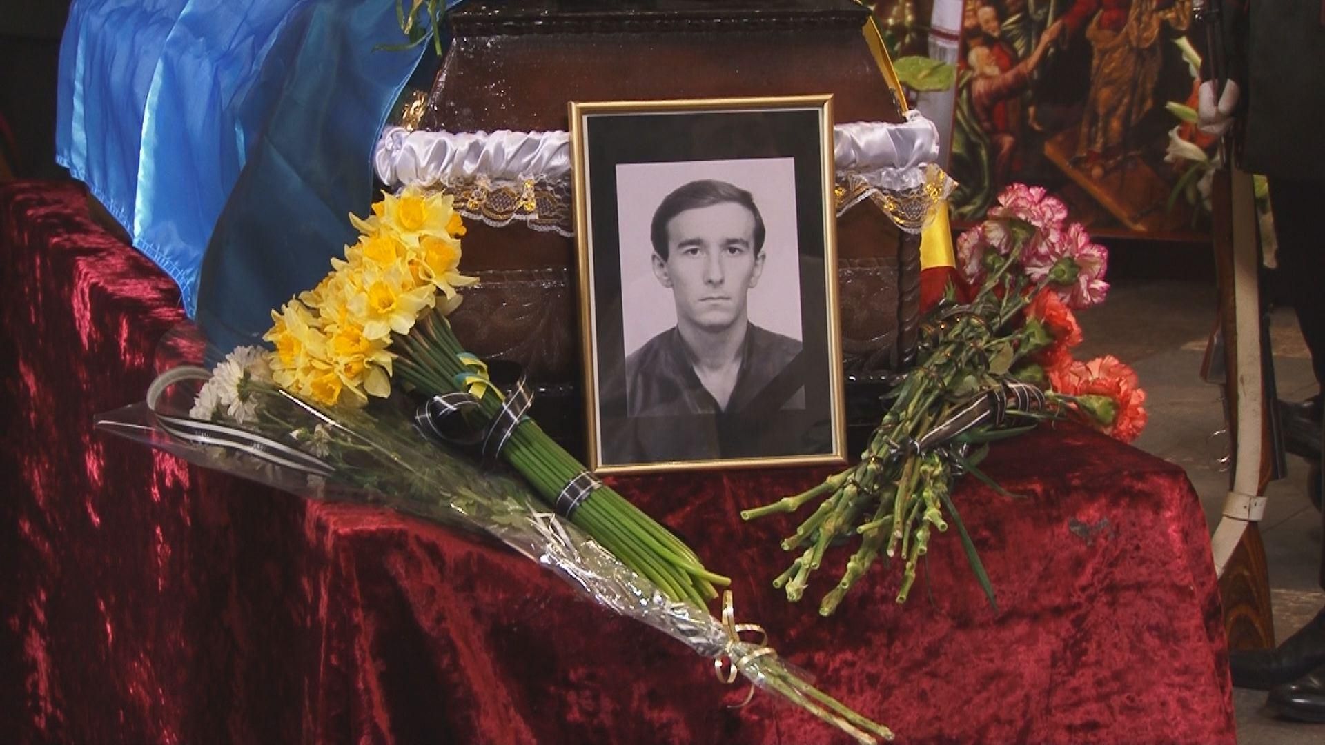 Во Львове похоронили бойца АТО Александра Биянова Во Львове похоронили бойца АТО Александра Биянова