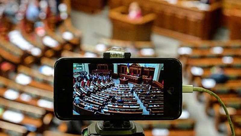 Нардепам повернули зарплату у понад 17 тисяч гривень Нардепам повернули зарплату у понад 17 тисяч гривень