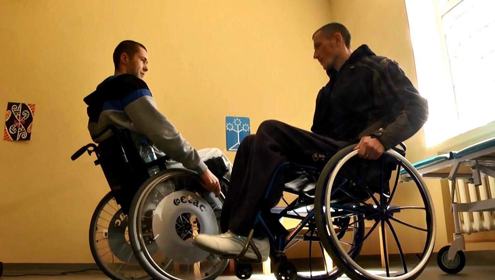 У Львівському військовому госпіталі важкопоранені бійці потребують допомоги