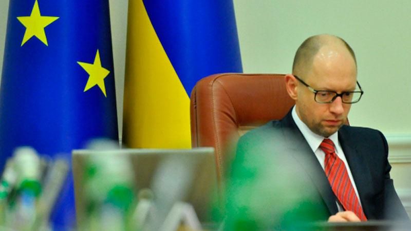 Яценюк будет штрафовать за горячие батареи во время "жары" Яценюк будет штрафовать за горячие батареи во время "жары"