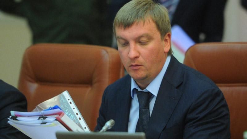 Петренко попросив КС відкласти розгляд справи про люстрацію Петренко попросив КС відкласти розгляд справи про люстрацію