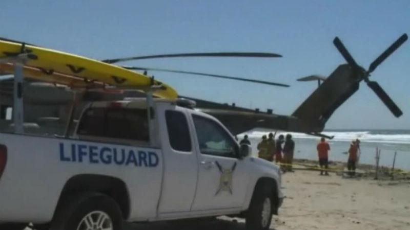 В США військовий гелікоптер екстрено сів на залюднений пляж