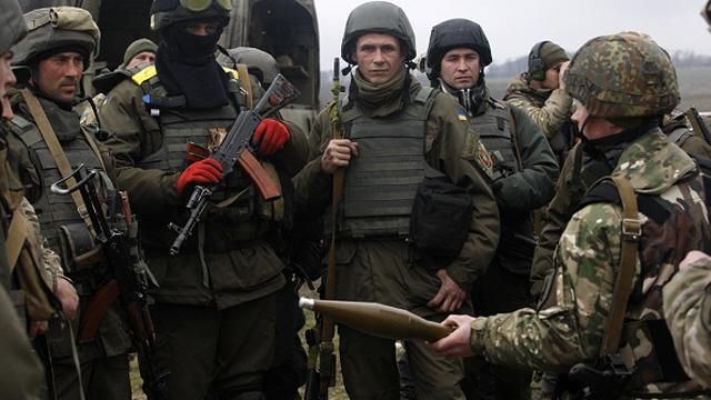 Під Кримським бойовики вночі атакували українських військововслужбовців, — МВС