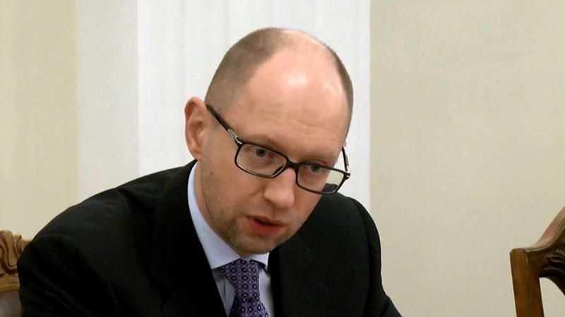 Яценюк протестував гарячу лінію уряду Яценюк протестував гарячу лінію уряду