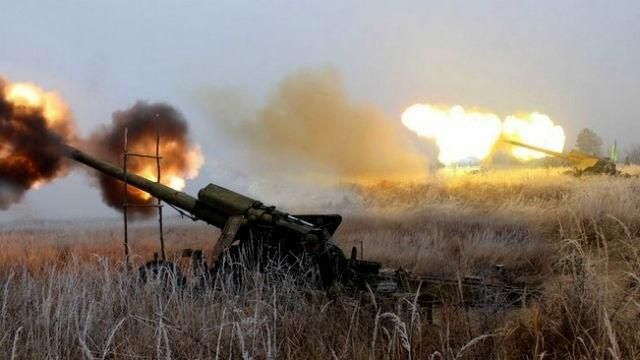 В Трехизбенке продолжается бой, — Москаль В Трехизбенке продолжается бой, — Москаль