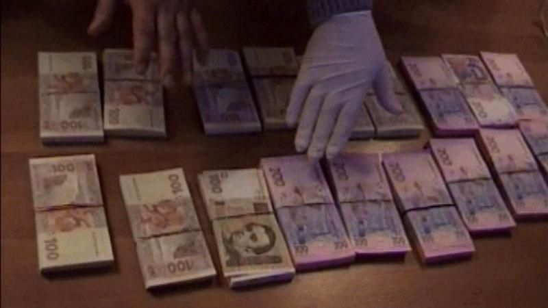 У Тернополі спіймали лікаря на великому хабарі У Тернополі спіймали лікаря на великому хабарі