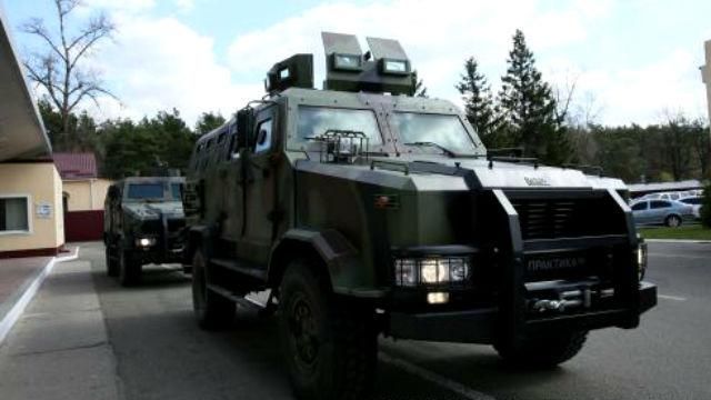 В Киеве протестовали броневик отечественного производства "Казак-2" В Киеве протестовали броневик отечественного производства "Казак-2"