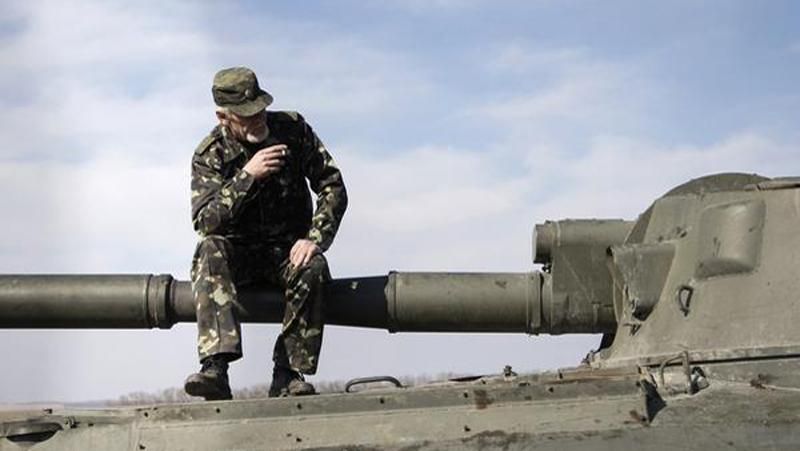 У Донецьку не припиняються обстріли: поранена жінка У Донецьку не припиняються обстріли: поранена жінка