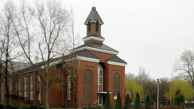 В Донецке боевики используют храм по своим нуждам В Донецке боевики используют храм по своим нуждам