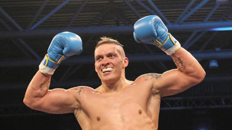 Порошенко привітав Усика з перемогою над росіянином Порошенко привітав Усика з перемогою над росіянином