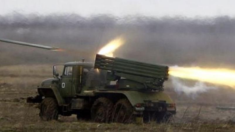 В Луганской области террористы тоже открыли огонь из "Градов" В Луганской области террористы тоже открыли огонь из "Градов"