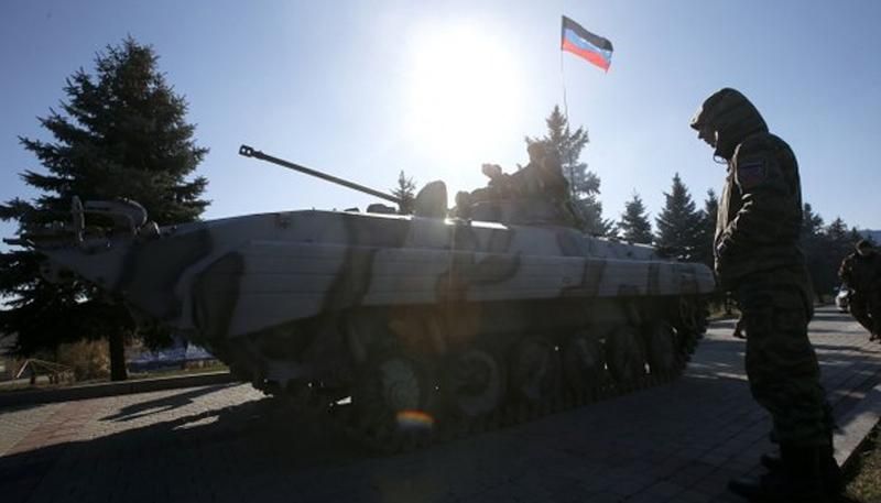 В Трехизбенке от обстрелов боевиков пострадали военные и мирные жители В Трехизбенке от обстрелов боевиков пострадали военные и мирные жители