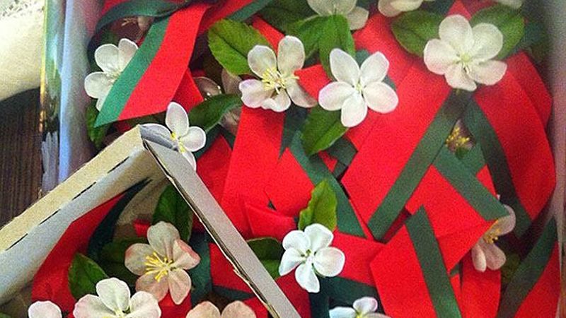 У Білорусі "георгіївську" стрічку замінять квітами У Білорусі "георгіївську" стрічку замінять квітами