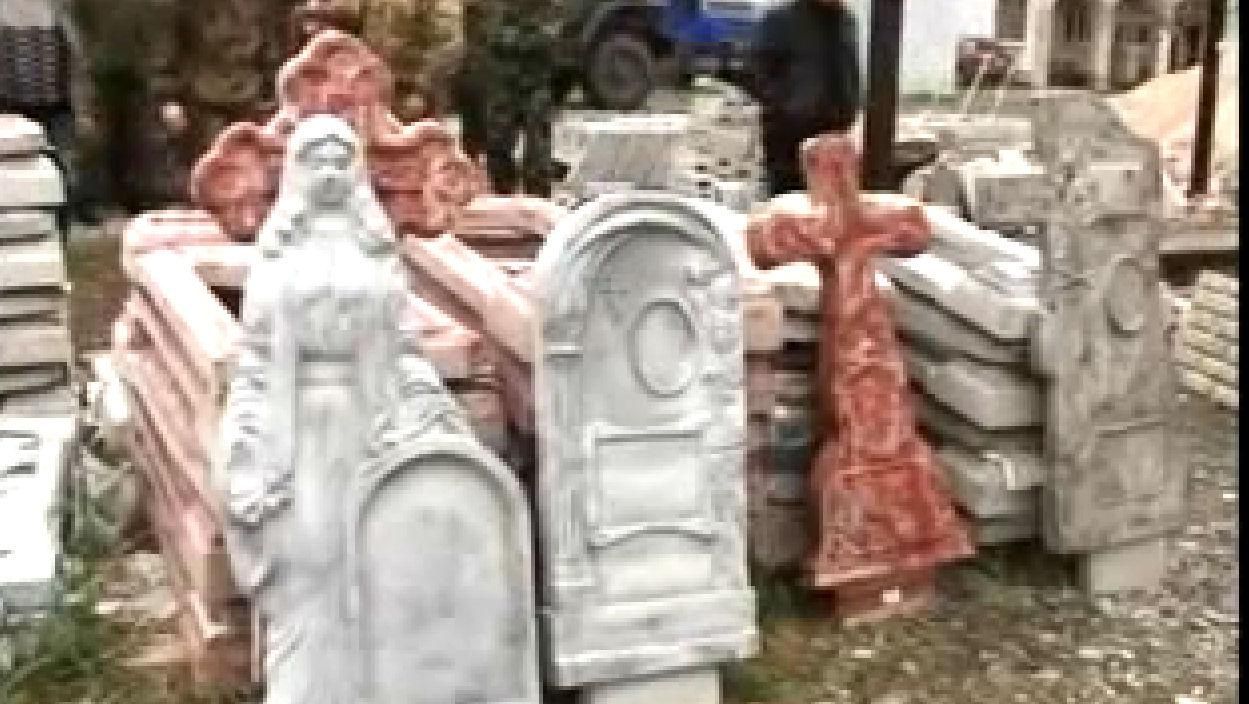 Чергова "допомога" з РФ: терористи отримали партію надгробних пам’ятників 