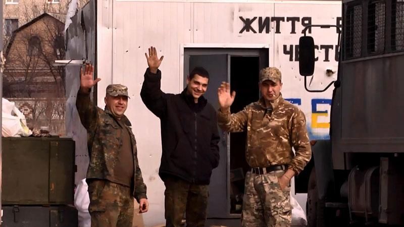 Как киевские волонтеры возили подарки и оборудование бойцам в АТО