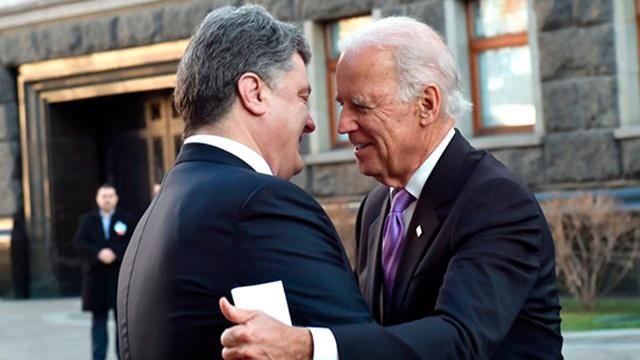 Байден сказав Порошенку, що США готові позичити Україні мільярд доларів Байден сказав Порошенку, що США готові позичити Україні мільярд доларів