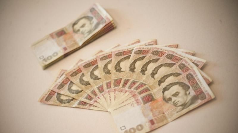 Гривна на межбанке продолжает падать Гривна на межбанке продолжает падать