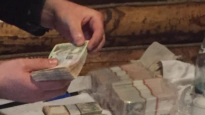 В Киевской области задержали чиновников за взятку в 600 тысяч долларов