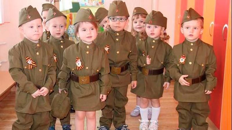 Террористы нарядили детей в военную форму