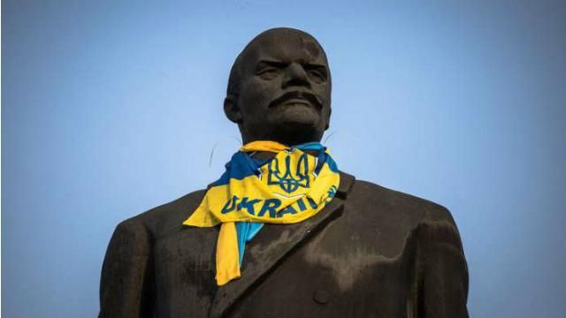 В Краматорске снесли еще одного Ленина В Краматорске снесли еще одного Ленина