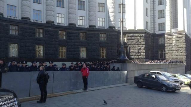 Кабмин и Рада — под усиленной охраной Кабмин и Рада — под усиленной охраной