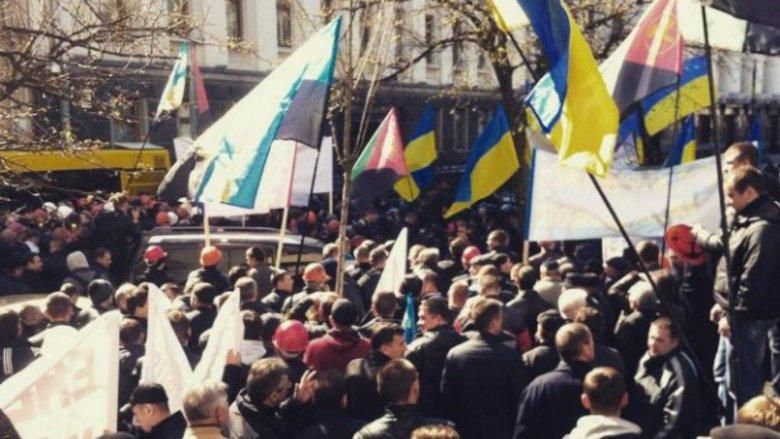 Делегация шахтеров пошла на переговоры в Кабмин Делегация шахтеров пошла на переговоры в Кабмин