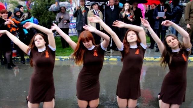 Самые актуальные фото 22 апреля: митинги шахтеров, тюльпаны в дорожных ухабах Самые актуальные фото 22 апреля: митинги шахтеров, тюльпаны в дорожных ухабах