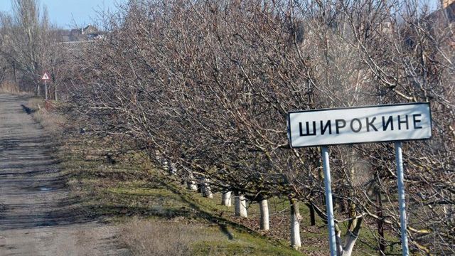 Журналисты BBC попали под обстрел в районе Широкино Журналисты BBC попали под обстрел в районе Широкино