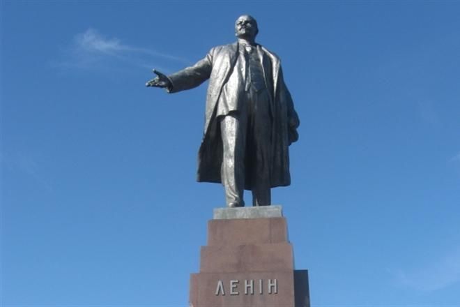 Стоїть чи не стоїть: рівень ерудованості киян у справі Леніна