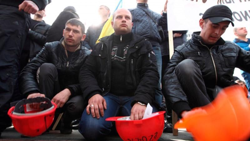 Шахтарі перекрили вулицю Грушевського Шахтарі перекрили вулицю Грушевського