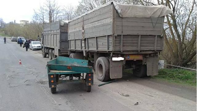 ДТП в Винницкой области: под колесами "КамАЗа" погибли два человека