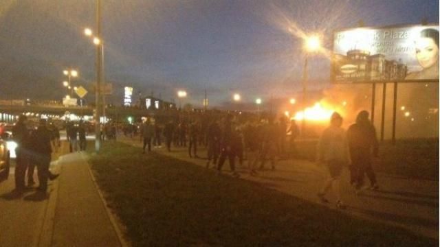 В Киеве на месте застройки сожгли два вагончика строителей В Киеве на месте застройки сожгли два вагончика строителей