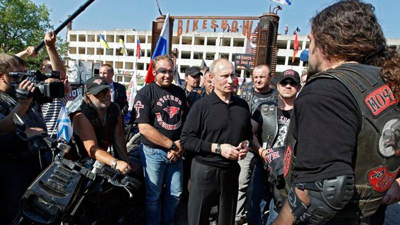 Путинским "Ночным волкам" отменили визы Путинским "Ночным волкам" отменили визы