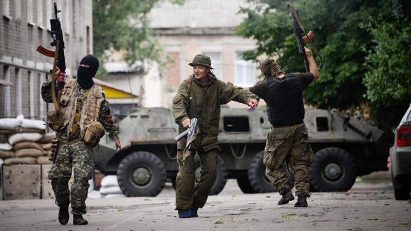 Украинские бойцы взяли в плен террористов, прорывавшихся в Мариуполь