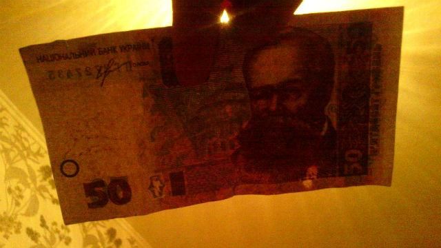 В Киеве бабушке выдали пенсию фальшивыми купюрами В Киеве бабушке выдали пенсию фальшивыми купюрами