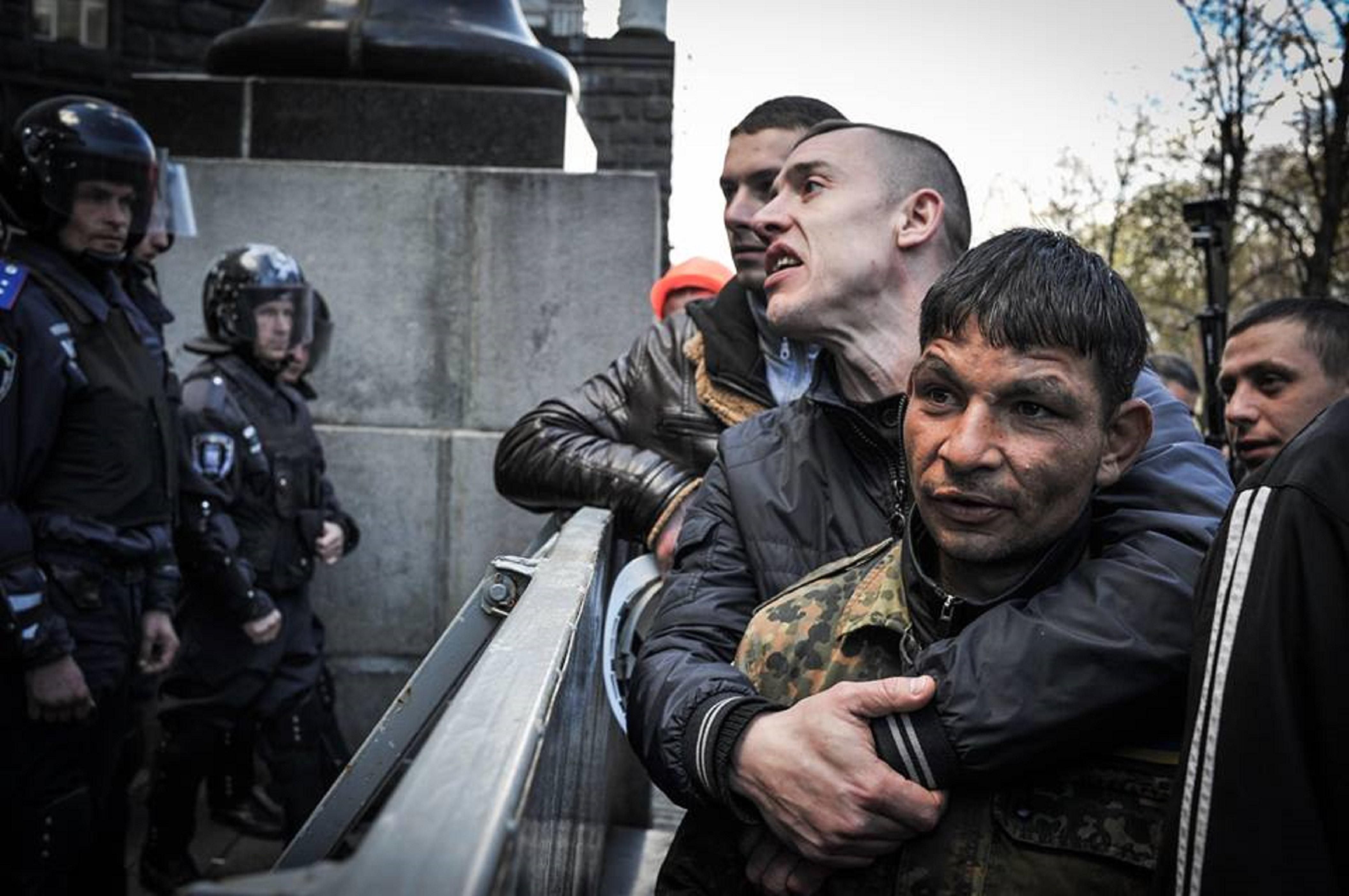Ахметов ждет, пока его попросят забрать шахтеров из Киева, — эксперт