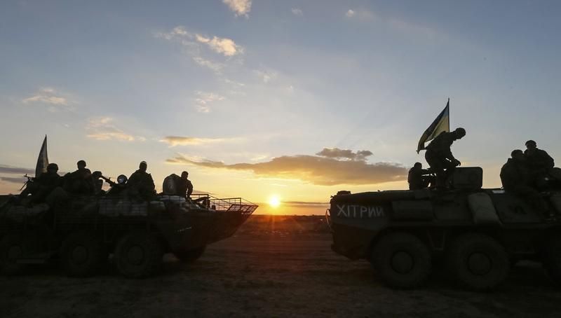 В зоне АТО напряженная ситуация из-за волны обстрелов боевиков В зоне АТО напряженная ситуация из-за волны обстрелов боевиков