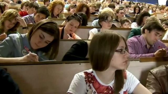 Россияне не спешат защищать русский язык даже у себя на родине Россияне не спешат защищать русский язык даже у себя на родине