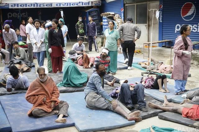 У Непалі стався руйнівний землетрус. Кількість жертв рахують у сотнях
