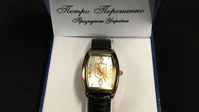 Порошенко роздаровує годинники Януковича, — годинниковий експерт
