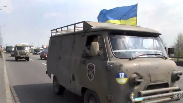 Демобілізованих бійців 12 батальйону у Києві зустрічали квітами і прапорами