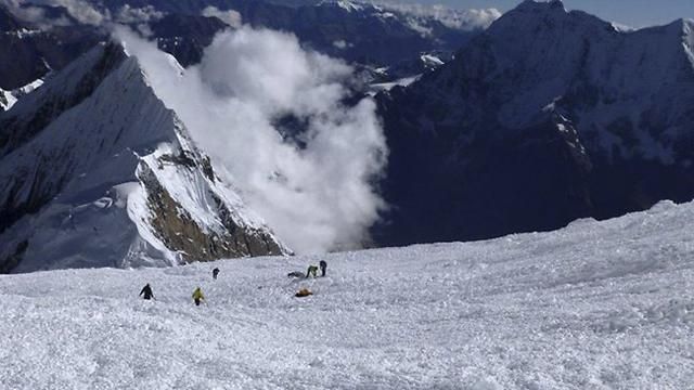 Лавини на Евересті забрали рекордну кількість життів